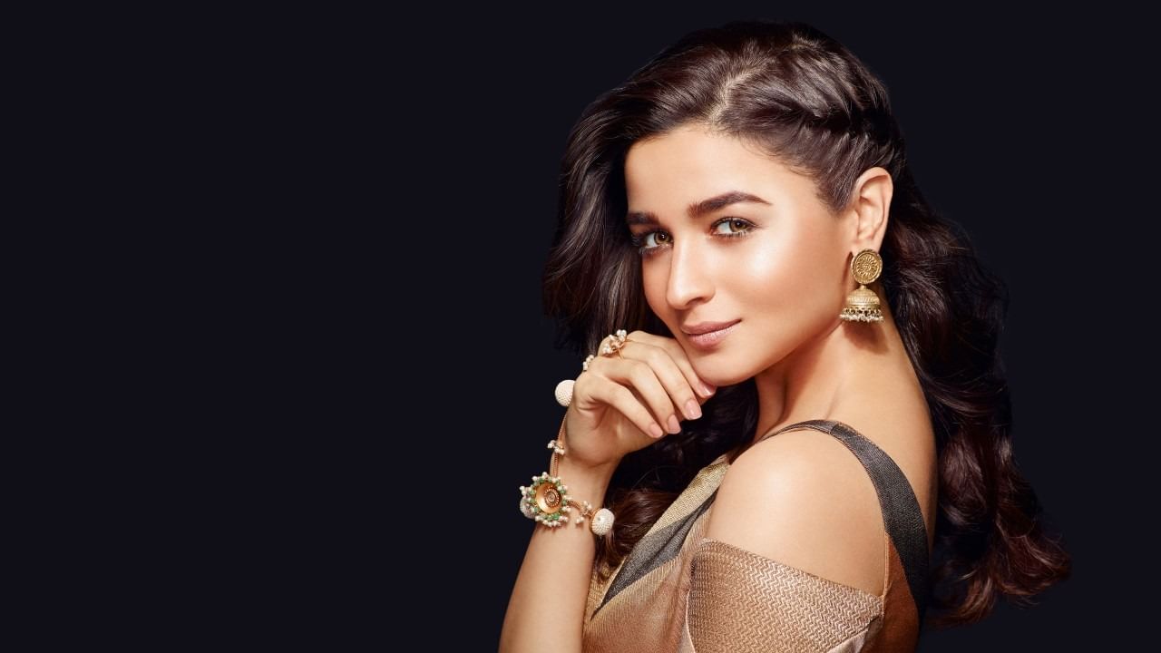 তৃতীয় বিবাহ বার্ষিকীতে এ কোন খবর সামনে আনলেন আলিয়া ?