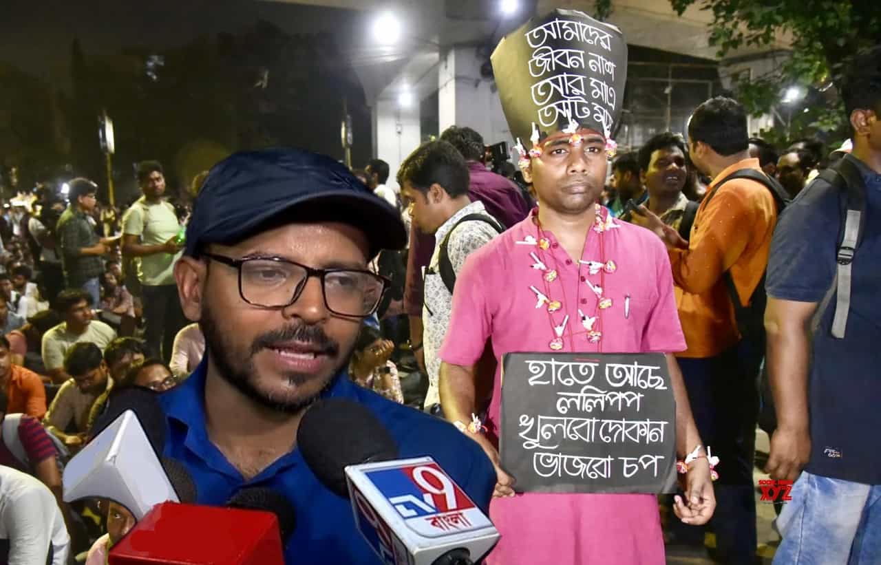 SSC protest: যোগ্য-অযোগ্যে তরজাতেই গেল না, 'গা বাঁচিয়ে' SSC নিল বড় সিদ্ধান্ত SSC protest: যোগ্য-অযোগ্যে তরজাতেই গেল না, 'গা বাঁচিয়ে' SSC নিল বড় সিদ্ধান্ত