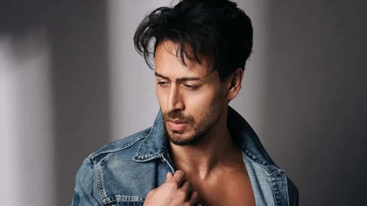 এবার হত্যার হুমকি পেলেন টাইগার শ্রফ, তদন্তে নেমে কী তথ্য এল পুলিশের হাতে? এবার হত্যার হুমকি পেলেন টাইগার শ্রফ, তদন্তে নেমে কী তথ্য এল পুলিশের হাতে?