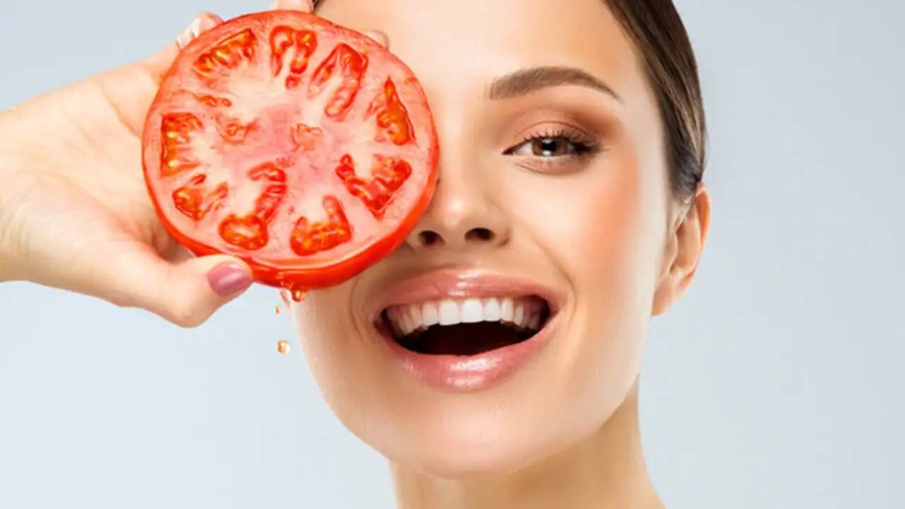 দ্রুত মুখের দাগ ছোপ তুলে টমেটোই রাজা, সপ্তাহে একদিন ব্যবহার করেই দেখুন