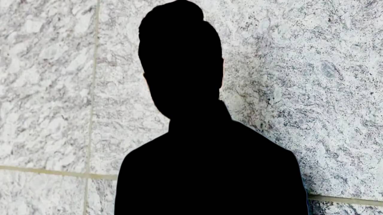 বাংলার কোন সুপারস্টার চল্লিশেরও বেশি বলিউড অভিনেত্রীর সঙ্গে কাজ করেছেন ?