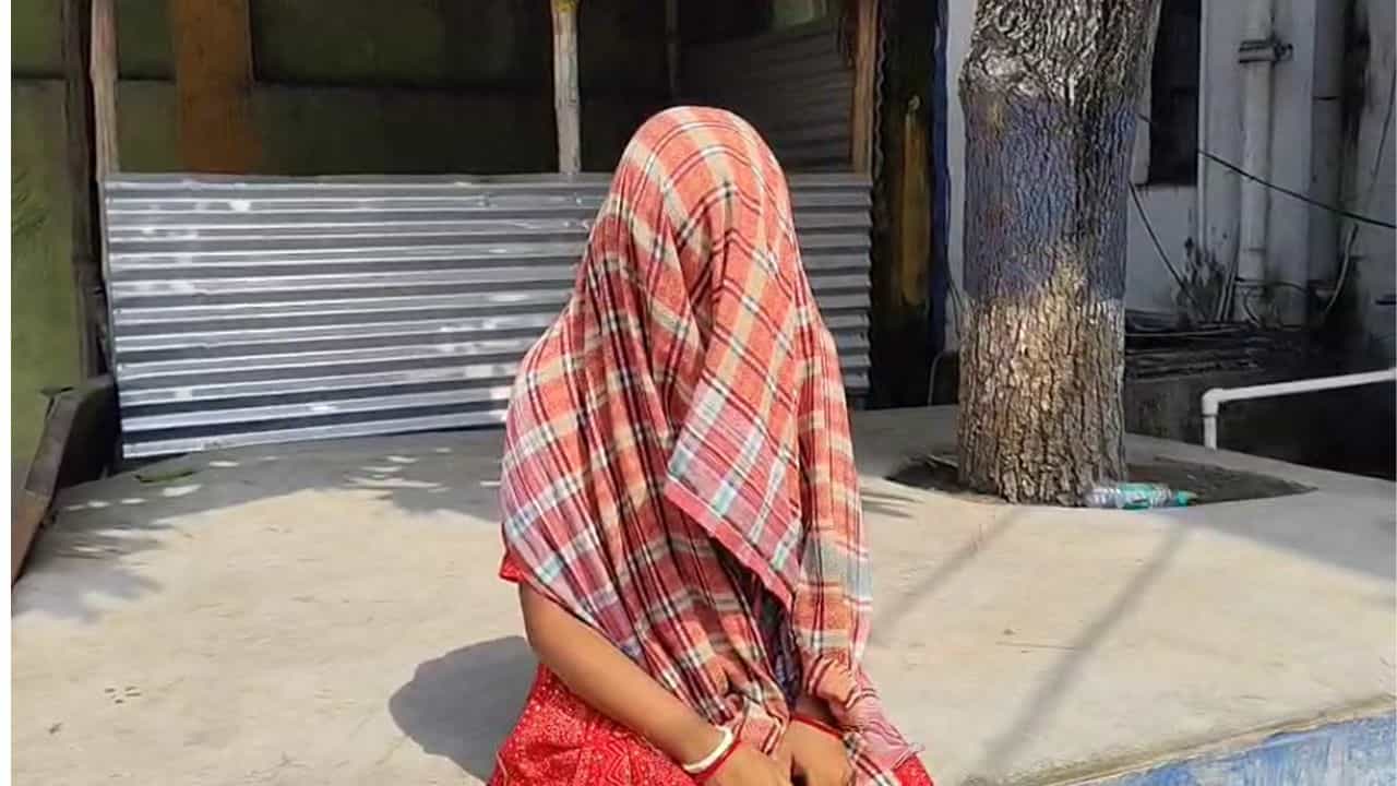 Physically Assault: 'জল-মিষ্টি খেতেই জ্ঞান হারাই', মহিলাকে বাসস্ট্যান্ড থেকে হোটেলে নিয়ে গিয়ে ধর্ষণের অভিযোগ; অভিযুক্ত বলছে, 'উপকার করেছি' Physically Assault: 'জল-মিষ্টি খেতেই জ্ঞান হারাই', মহিলাকে বাসস্ট্যান্ড থেকে হোটেলে নিয়ে গিয়ে ধর্ষণের অভিযোগ; অভিযুক্ত বলছে, 'উপকার করেছি'