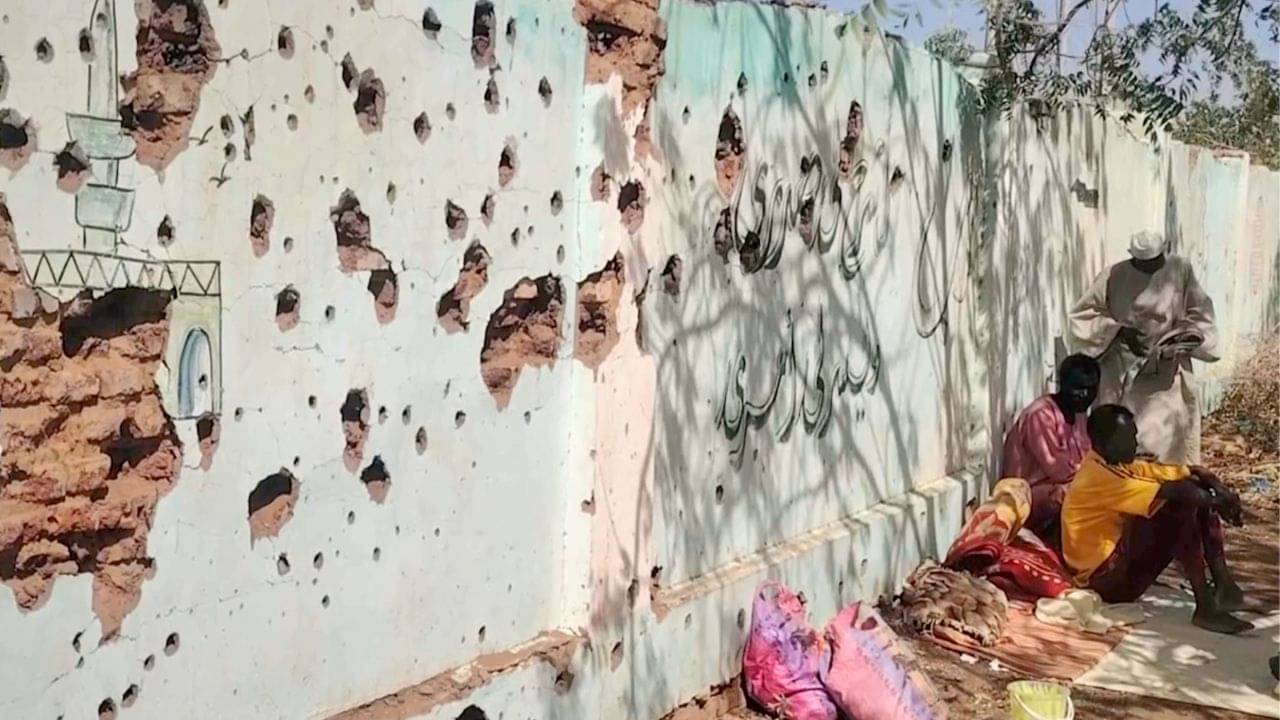 Pahalgam Attack: বাহুবলী জওয়ান! একা হাতেই পহেলগাঁওয়ে জঙ্গিদের মুখ থেকে ছিনিয়ে নিয়ে গেলেন ৪০ জন পর্যটককে