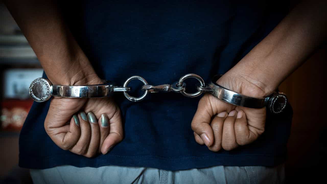 Fraud: সেনাবাহিনীতে চাকরি দেওয়ার নাম করে প্রতারণা, কলকাতায় গ্রেফতার ব্যক্তি Fraud: সেনাবাহিনীতে চাকরি দেওয়ার নাম করে প্রতারণা, কলকাতায় গ্রেফতার ব্যক্তি