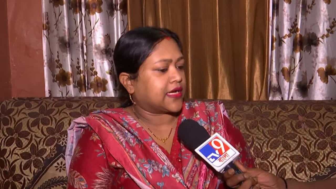 Babita Sarkar: 'আগামিকাল থেকে স্কুলে ফেরার কথা ভাবছি', কীভাবে হঠাৎ 'ঘুরে দাঁড়ালেন' চাকরি-হারানো ববিতা? Babita Sarkar: 'আগামিকাল থেকে স্কুলে ফেরার কথা ভাবছি', কীভাবে হঠাৎ 'ঘুরে দাঁড়ালেন' চাকরি-হারানো ববিতা?