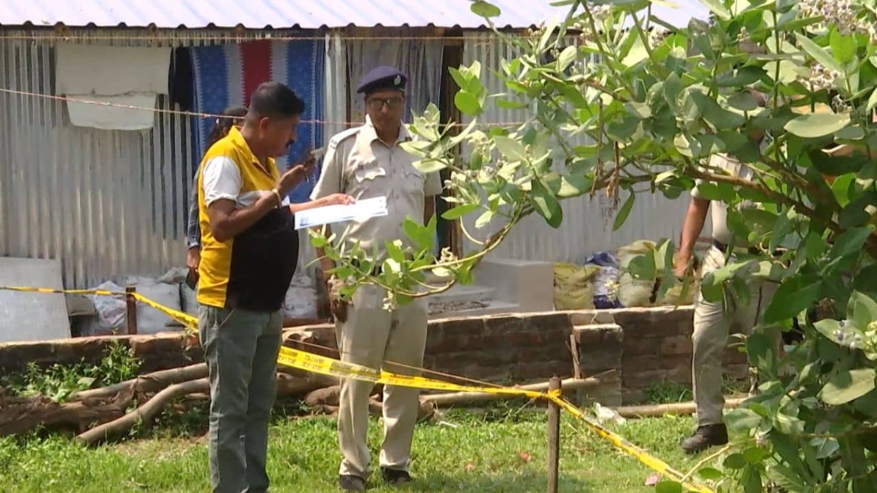 Belgharia Murder: দুধরনের অস্ত্রের ব্যবহার, মৃত্যু নিশ্চিত করতে ৩ বার গুলি? বেলঘরিয়া কাণ্ডে চাঞ্চল্যকর তথ্য