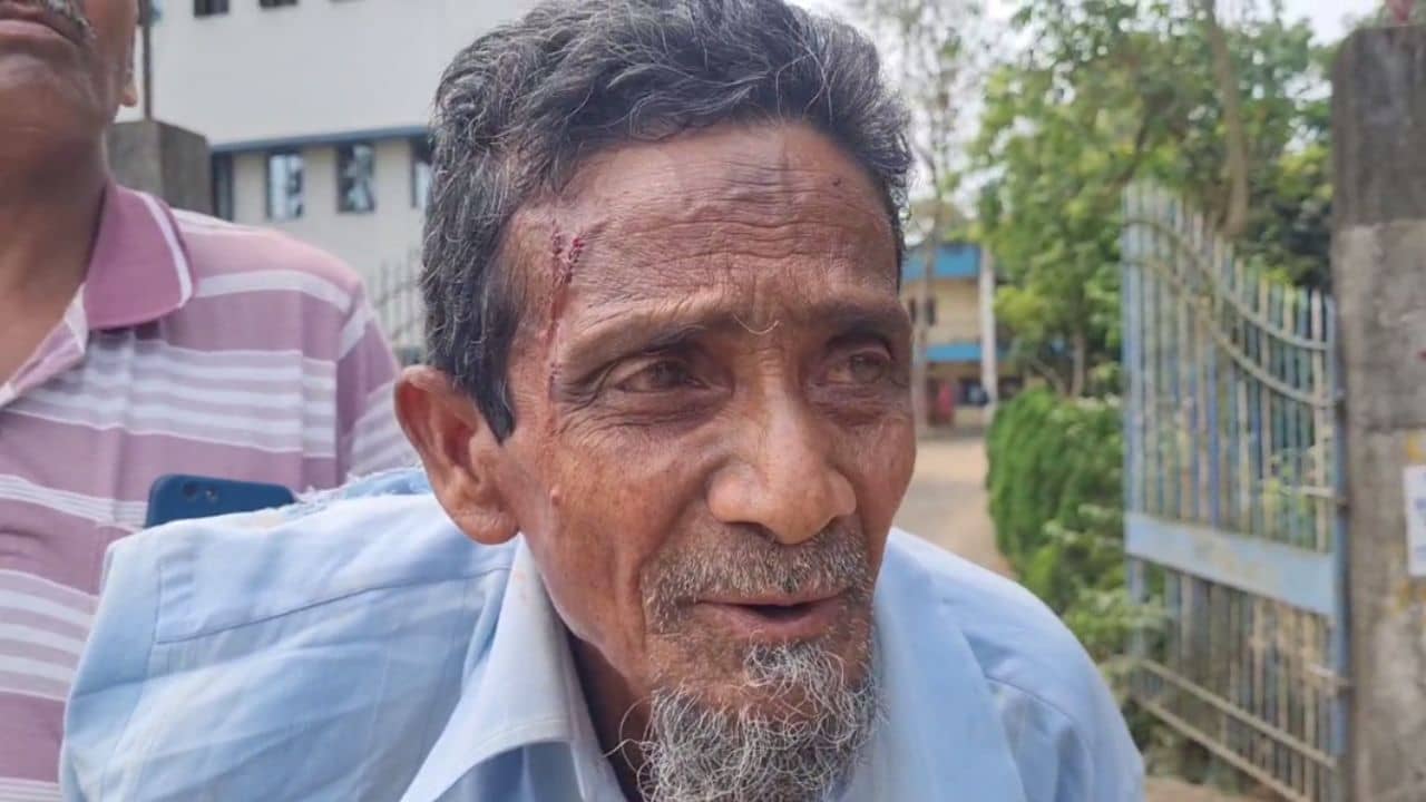 Deganga: সম্পত্তি লোভ! বাবাকে মারধর, দা দিয়ে কপালে আঘাত ছেলে-বৌ-এর