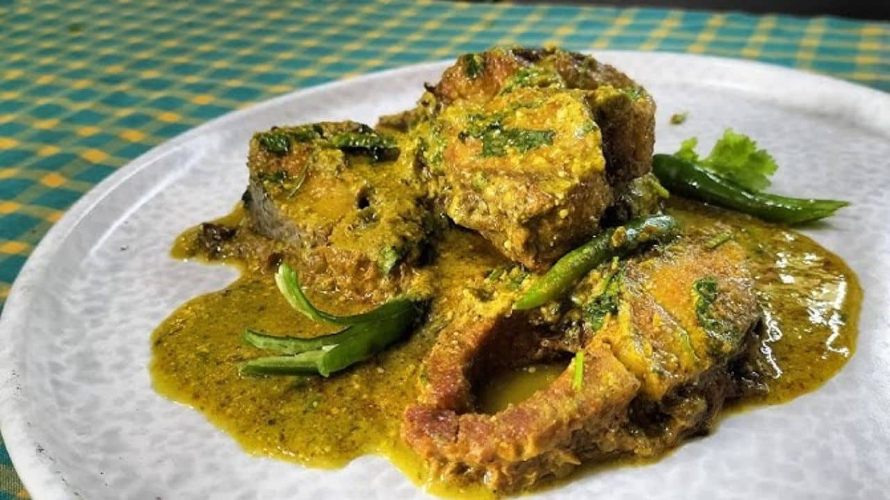 ধনে পাতার পেস্টে রেঁধে ফেলুন রুই মাছ, এই পদ খেলে অন্য পদকে টা টা বাই বাই বলবেন