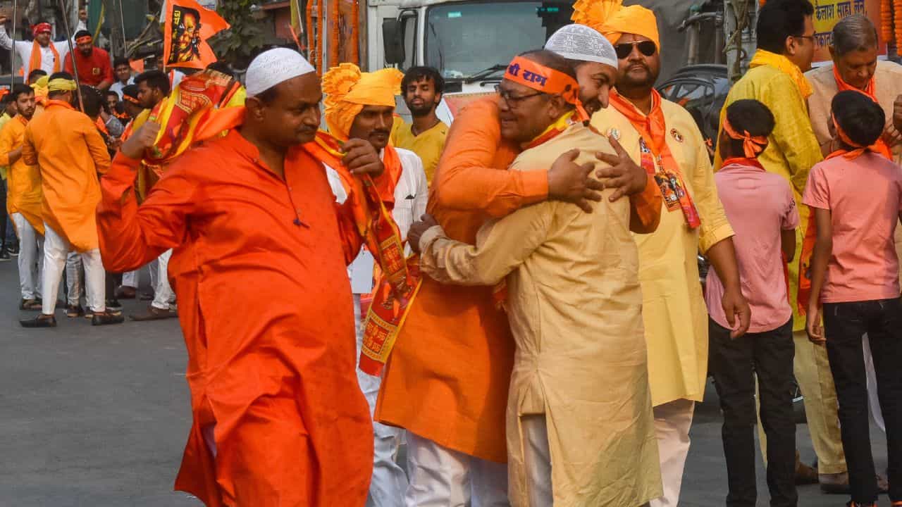 Hindu Muslim Wedding Card: একই কার্ডে বিয়ে ও নিকাহর নিমন্ত্রণ, নজির গড়া বন্ধুত্ব এই দুই হিন্দু-মুসলিম প্রতিবেশীর Hindu Muslim Wedding Card: একই কার্ডে বিয়ে ও নিকাহর নিমন্ত্রণ, নজির গড়া বন্ধুত্ব এই দুই হিন্দু-মুসলিম প্রতিবেশীর