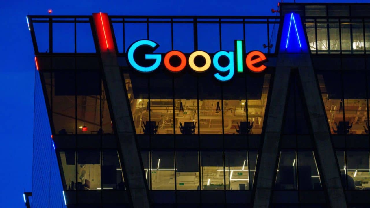 চিনের গায়ে পড়ল ঘা! ট্রাম্পের সাঁড়াশি চাপে ভারতে বিনিয়োগ বাড়াতে পারে Google