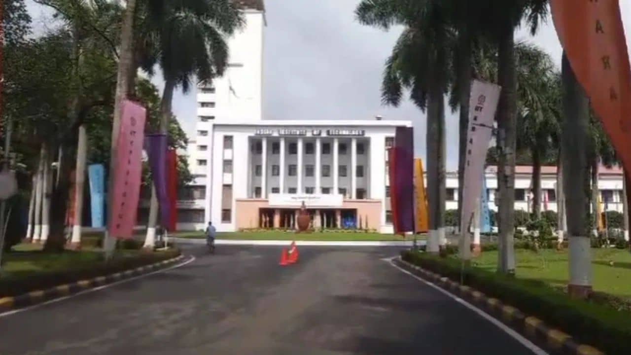 IIT Kharagpur Death: চার মাসে জোড়া-রহস্যমৃত্যু! IIT খড়্গপুরে উদ্ধার আর এক পড়ুয়ার ঝুলন্ত দেহ