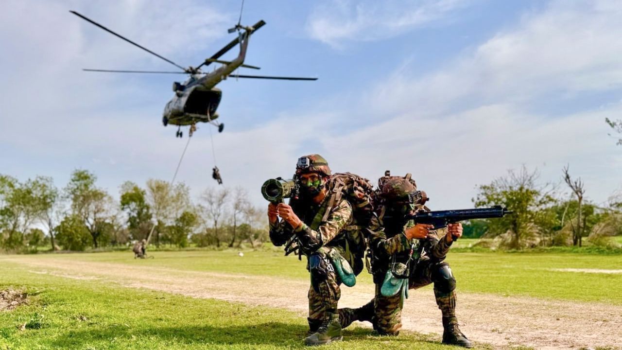 Indian Army: পুরোদমে 'অ্যাকশন মোডে' সেনা, যৌথ অভিযানে নিকেশ ৩ জঙ্গি Indian Army: পুরোদমে 'অ্যাকশন মোডে' সেনা, যৌথ অভিযানে নিকেশ ৩ জঙ্গি