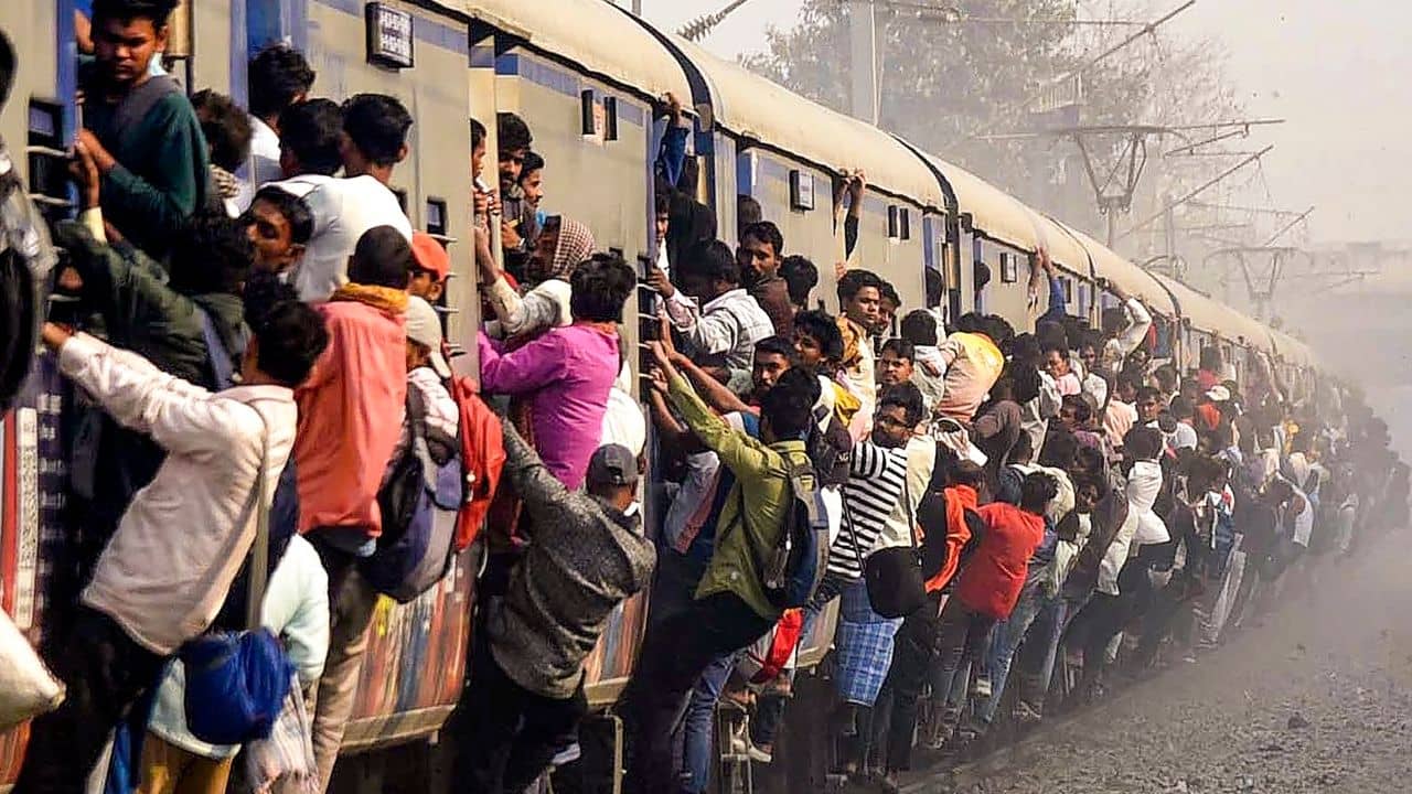 Indian Railway: ১৮ হাজার কোটির প্রোজেক্টে মিলল ছাড়পত্র, সোমে কি তবে খেলা ঘোরাবে রেলের শেয়ার?