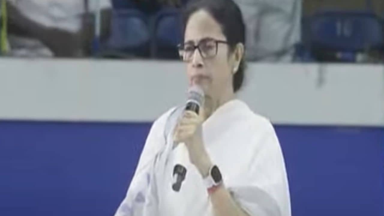 Mamata Banerjee: যোগ্যদের পাশাপাশি মুখ্যমন্ত্রীর চিন্তাভাবনায় রয়েছেন অযোগ্যরাও... কী বললেন?