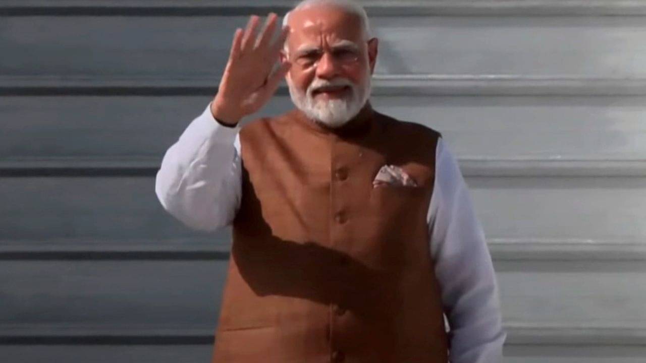 PM Modi in Saudi Arabia: ভারতের অন্যতম বিশ্বস্ত বন্ধু..., সৌদি আরবে পৌঁছে প্রশংসায় পঞ্চমুখ মোদী