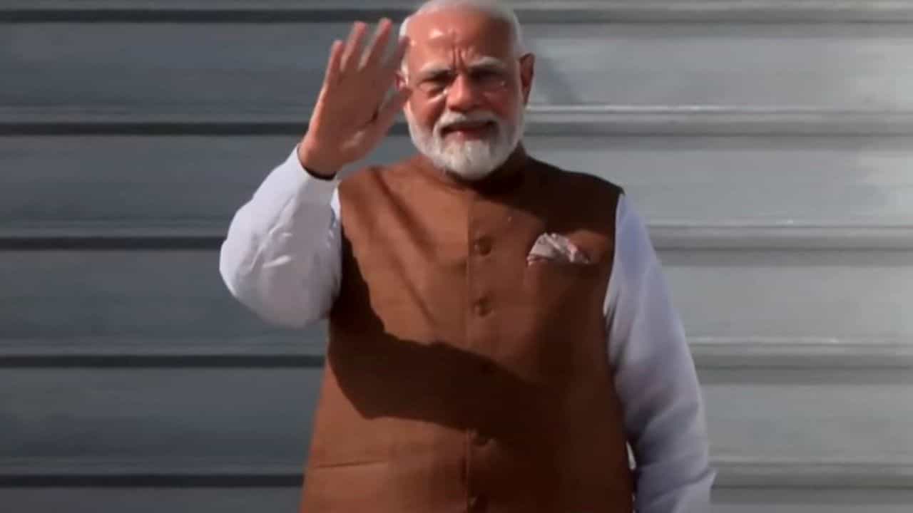 PM Modi in Saudi Arabia: 'ভারতের অন্যতম বিশ্বস্ত বন্ধু...', সৌদি আরবে পৌঁছে প্রশংসায় পঞ্চমুখ মোদী PM Modi in Saudi Arabia: 'ভারতের অন্যতম বিশ্বস্ত বন্ধু...', সৌদি আরবে পৌঁছে প্রশংসায় পঞ্চমুখ মোদী