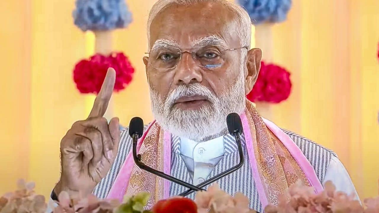 PM Modi Speech: পরিবার কা সাথ, পরিবার কা বিকাশ, নাম না করেই কংগ্রেসকে আক্রমণ মোদীর