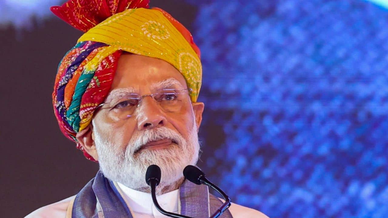 PM Modi on Waqf: অম্বেদকরের সংবিধান বদলে ভোট ব্যাঙ্কের ভাইরাস ছড়িয়েছে কংগ্রেস: মোদী