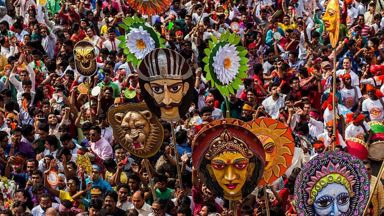 Bangladesh: মঙ্গলে হিন্দুত্বের গন্ধ, মৌলবাদীদের হুঙ্কারে বাংলাদেশে নববর্ষের শোভাযাত্রারও নাম বদলে গেল রাতারাতি