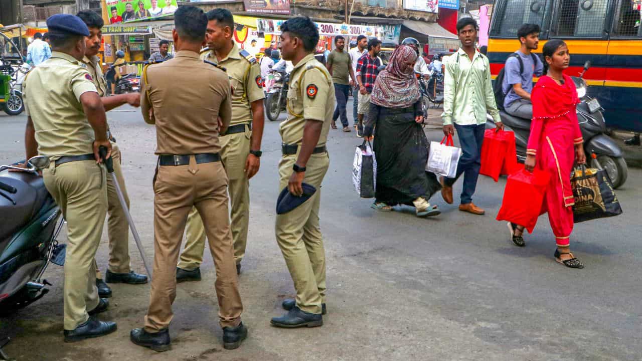 Mumbai: প্রেমিক IPS হতেই বিয়েতে নারাজ! ক্ষেপে গিয়ে ধর্ষণের অভিযোগ দায়ের প্রেমিকার Mumbai: প্রেমিক IPS হতেই বিয়েতে নারাজ! ক্ষেপে গিয়ে ধর্ষণের অভিযোগ দায়ের প্রেমিকার