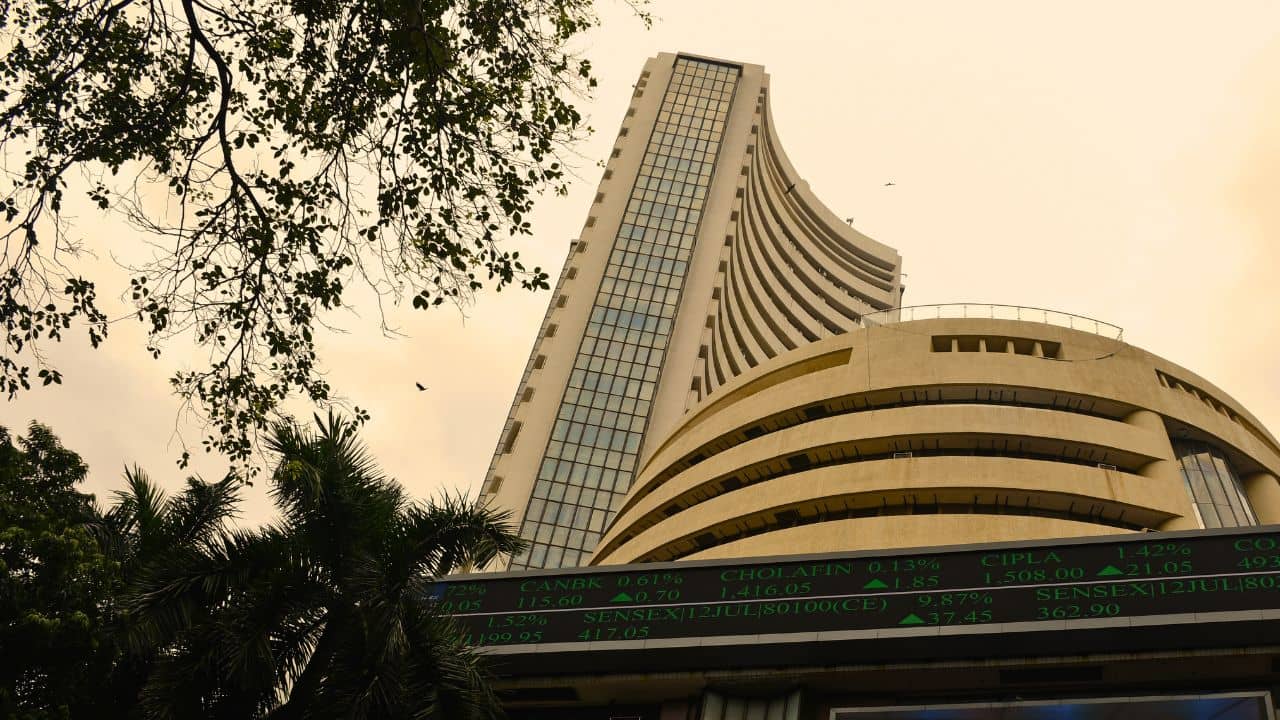 Share Market: ১২০০ পয়েন্ট লাফাল সেনসেক্স! একদিনে কত লক্ষ কোটি আয় হল বিনিয়োগকারীদের?