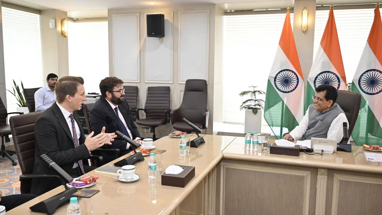 Starlink in India: পাকা কথা কি তবে হয়ে গেল? স্টারলিঙ্কের প্রতিনিধিদের সঙ্গে বিশেষ বৈঠক গোয়েলের