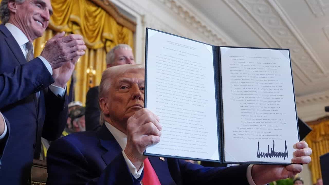 Donald Trump on Tariff: ট্রাম্পের শুল্কের খাঁড়া থেকে ৯০ দিনের 'মুক্তি', চিনের শুল্ক বাড়ল ১২৫ শতাংশ! Donald Trump on Tariff: ট্রাম্পের শুল্কের খাঁড়া থেকে ৯০ দিনের 'মুক্তি', চিনের শুল্ক বাড়ল ১২৫ শতাংশ!
