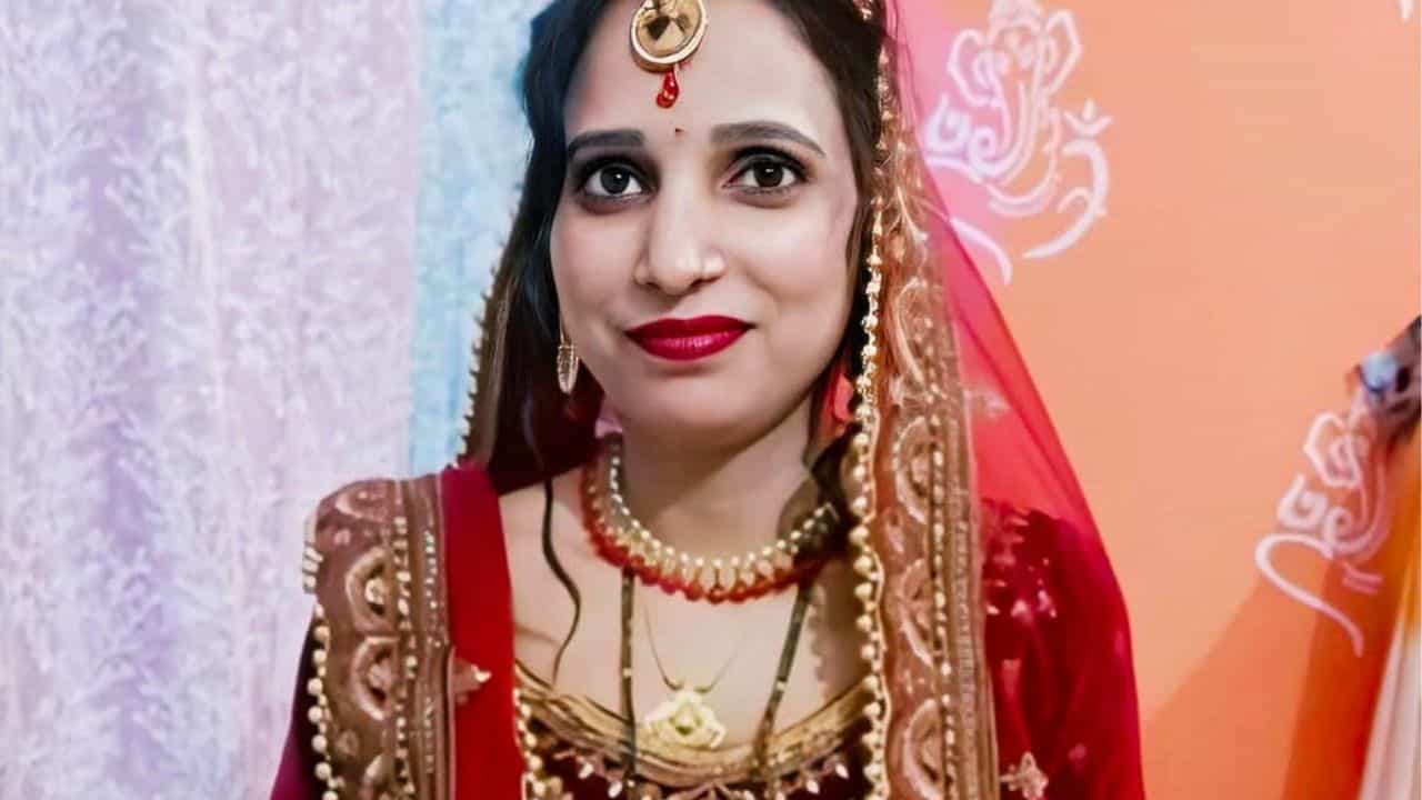 Uttar Pradesh: রেলের চাকরি 'হাতাতে' স্বামীকে খুন স্ত্রীয়ের, পাততে চেয়েছিলেন নতুন সংসারও Uttar Pradesh: রেলের চাকরি 'হাতাতে' স্বামীকে খুন স্ত্রীয়ের, পাততে চেয়েছিলেন নতুন সংসারও