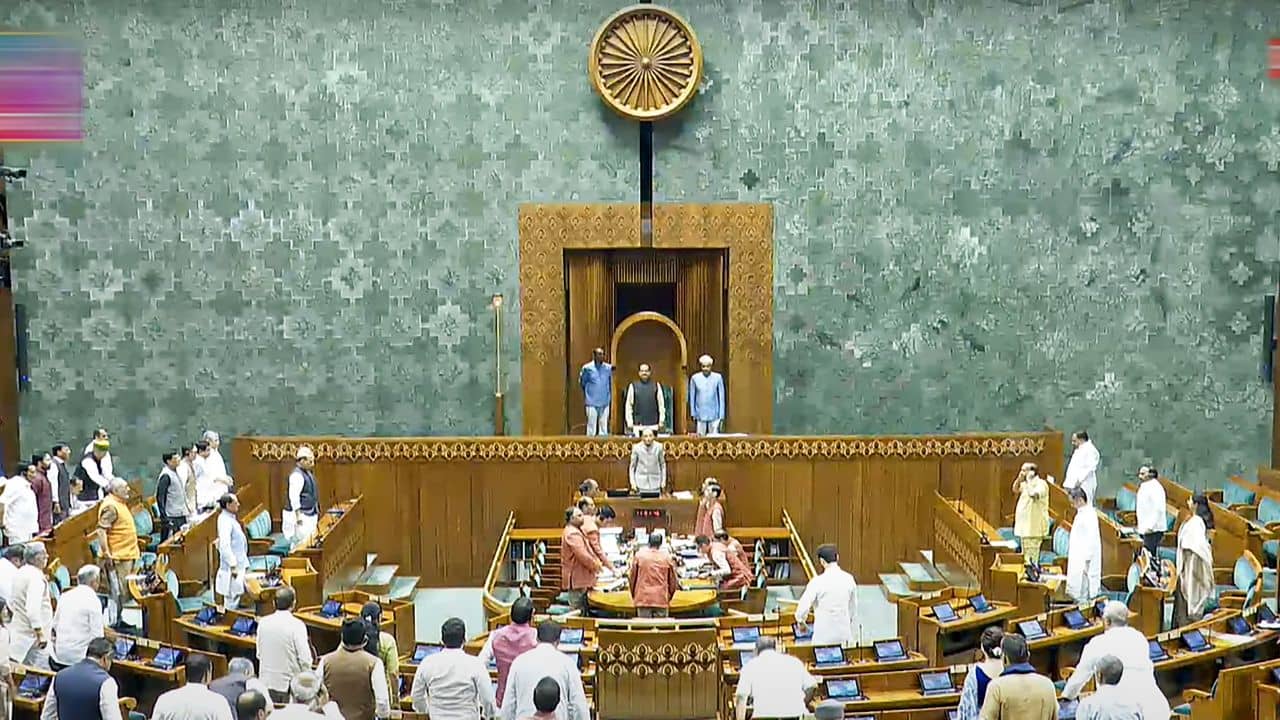 Waqf Bill: মঙ্গলে বিশেষ বৈঠক, বুধে বিল পেশ! চলতি অধিবেশনেই ওয়াকফে গতি চায় কেন্দ্র