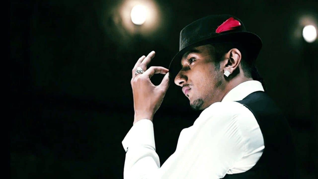 কলকাতার মঞ্চ কাঁপিয়ে রাতপার্টি, কার গানে জমিয়ে নাচ হানি সিং-এর?