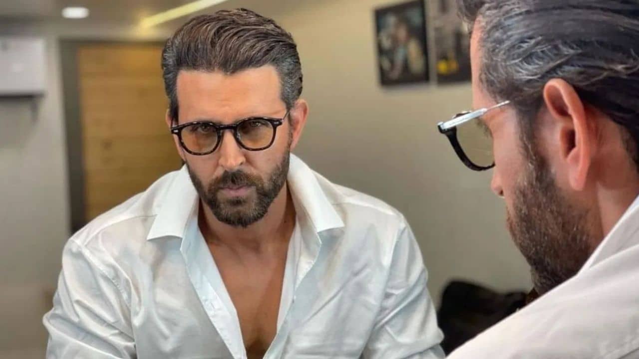 রামনবমীর অনুষ্ঠানে গোমাংস-মদ্যপান! বিতর্কের ঝড়ে চুপ হৃত্বিক রোশন