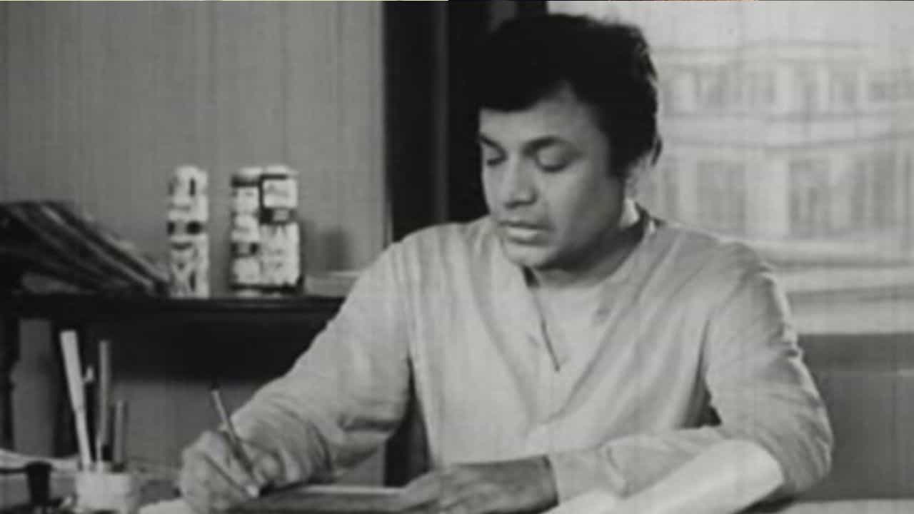 অনুরাগীদের হাত থেকে নিজের ফোন নম্বর লুকিয়ে রাখতে কী করেছিলেন মহানায়ক? জানেন কী ছিল সেই নম্বর! অনুরাগীদের হাত থেকে নিজের ফোন নম্বর লুকিয়ে রাখতে কী করেছিলেন মহানায়ক? জানেন কী ছিল সেই নম্বর!