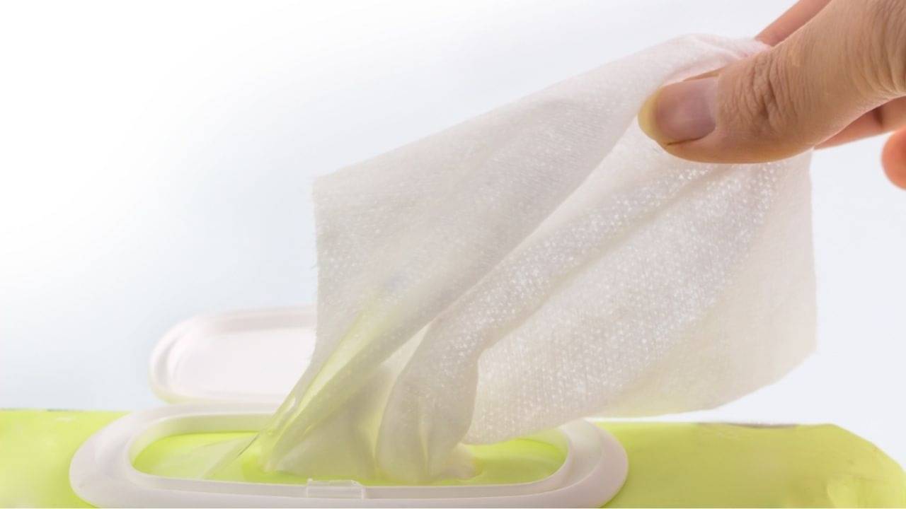 ঘন ঘন ওয়েট টিস্যু ব্যবহার করছেন? অজান্তে বিপদ ডাকছেন না তো!