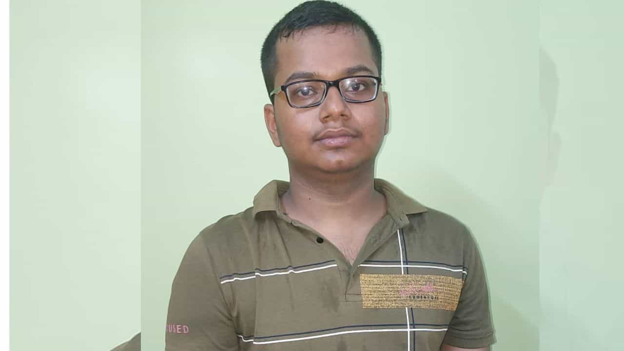 HS 1st Boy: ভালবাসাকে পুঁজি করেই সাগরপার! 'মাধ্যমিকের ওই ফল দেখার পর দিনে ১২-১৩ ঘণ্টা পড়া শুরু করি', এবারের উচ্চ মাধ্যমিকের টপার রূপায়নের মাধ্য়মিকের রেজাল্ট শুনলে অবাক হবেন!