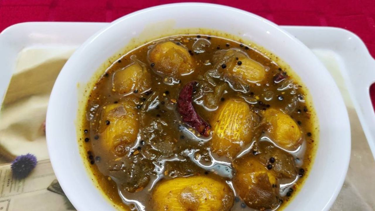 জলশূন্যতা প্রতিরোধ করে - টক জাতীয় ফল বা পানীয় যেমন লেবুর শরবত বা তেঁতুলের জল ইলেক্ট্রোলাইটে সমৃদ্ধ। এগুলো পান করলে শরীরের জলের ঘাটতি পূরণ হয় ও ডিহাইড্রেশন রোধ হয়।
