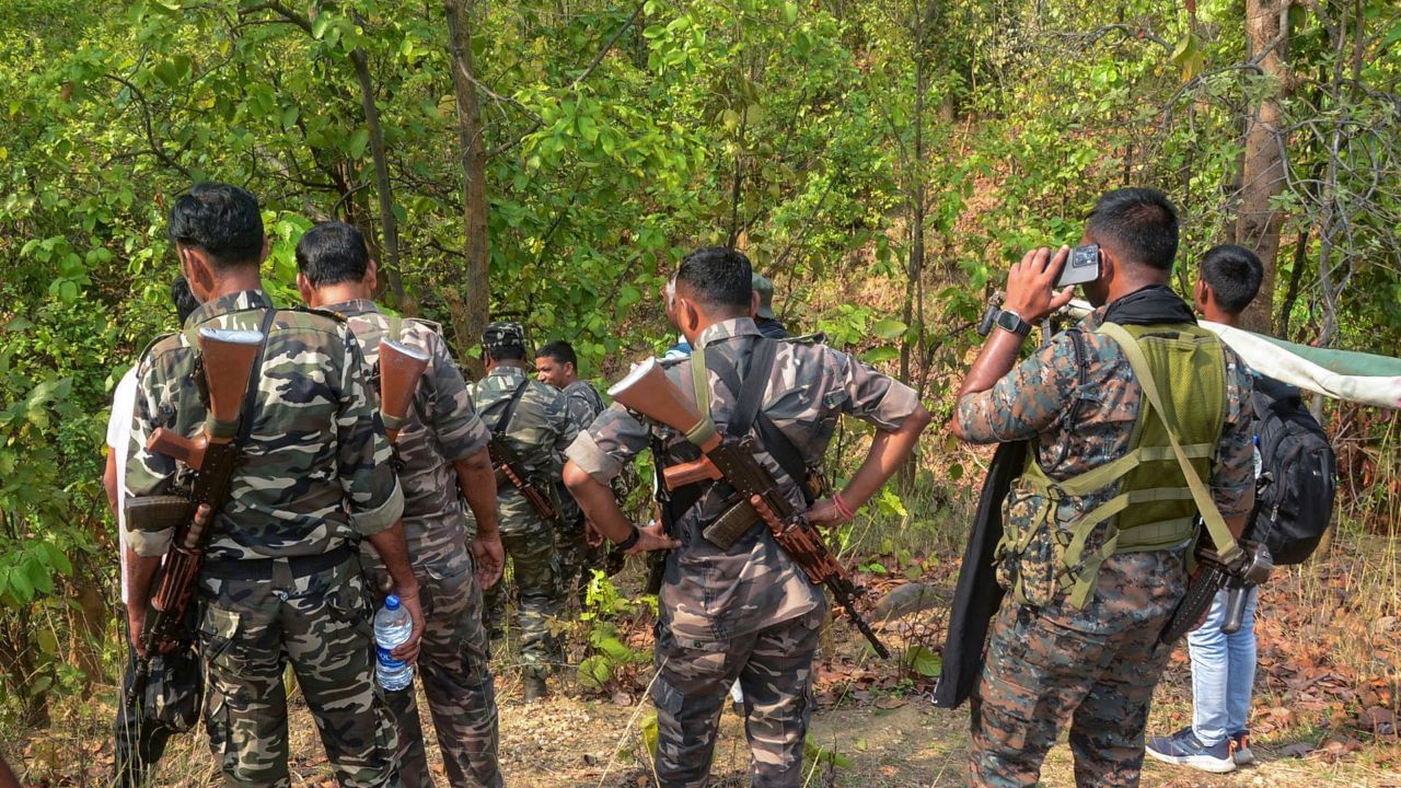 ১৯ মে ছত্তিশগড় পুলিশ এবং ডিস্ট্রিক্ট রিজার্ভ গার্ড যৌথভাবে 'অপারেশন কাগার' লঞ্চ করে। বিশেষ এই অপারেশনের অংশ ছিল স্পেশাল টাস্ক ফোর্স এবং সেন্ট্রাল রিজার্ভ পুলিশ ফোর্সও। টানা ৭২ ঘন্টা ধরে চলে এই অপারেশন।