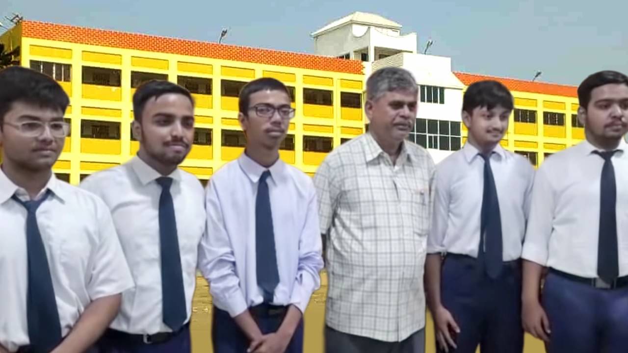 Madhyamik Result 2025: প্রাইভেট টিউশন ছাড়াও সাফল্য সম্ভব... বাঁকুড়ার এই স্কুল চেনাল মাধ্যমিকের পঞ্চরত্ন