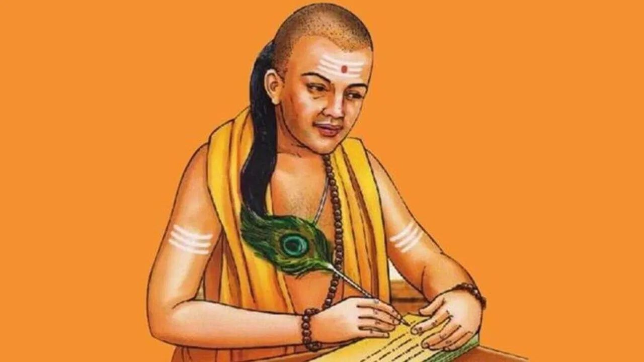 চাণক্য বলতেন যুদ্ধে অত্যন্ত গুরুত্বপূর্ণ হল ধৈর্য। শত্রুর দুর্বলতা সঠিক সময়ে কাজে লাগানো উচিত। এটি কেবল শত্রুকে পরাজিত করে না, বরং যুদ্ধেও জয়লাভ করতে সাহায্য করে। তবে ধৈর্য্য ধরে সঠিক সময়ের জন্য অপেক্ষা করাটা আরও বেশি গুরুত্বপূর্ণ।