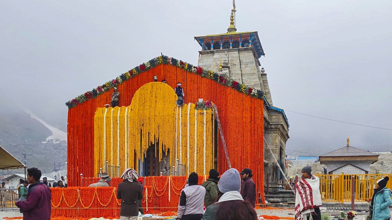 এই বছর কেদারনাথে দর্শনের জন্য ঘণ্টার পর ঘণ্টা লাইনে দাঁড়ানোর প্রয়োজন হবে না। প্রশাসন, পুলিশ ও পর্যটন বিভাগ একসঙ্গে একটি টোকেন পদ্ধতি চালু করেছে। যার মাধ্যমে প্রতি ঘণ্টায় ১৪০০ জন দর্শনার্থী মন্দিরে প্রবেশের অনুমতি পাবেন।