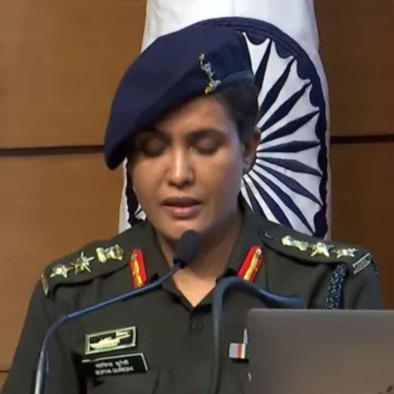 কম যান না সোফিয়াও। ভারতীয় সেনাবাহিনীর গুরুত্বপূর্ণ সিগন্যাল কর্পসের কর্মকর্তা কর্নেল সোফিয়া। মহারাজা সায়াজিরাও বিশ্ববিদ্যালয় থেকে জৈব রসায়নে স্নাতকোত্তর ডিগ্রি অর্জন করেছেন। ভারত ও বিদেশে একাধিক মর্যাদাপূর্ণ পদে দায়িত্ব পালন করেছেন। ২০০৬ সালে, তাকে কঙ্গোতে জাতিসংঘ শান্তিরক্ষা অভিযানের অংশ হিসেবে মোতায়েন করা হয়েছিল। ২০১৬ সালে, সোফিয়া ভারত আয়োজিত মাল্টি ন্যাশানাল ফিল্ড ট্রেনিং এক্সারসাইজ - এক্সারসাইজ ফোর্স ১৮ - এ ভারতীয় সেনাবাহিনীর প্রথম মহিলা অফিসার হিসেবে নেতৃত্ব দিয়ে ইতিহাসে নিজের নাম লিখিয়েছিলেন।
