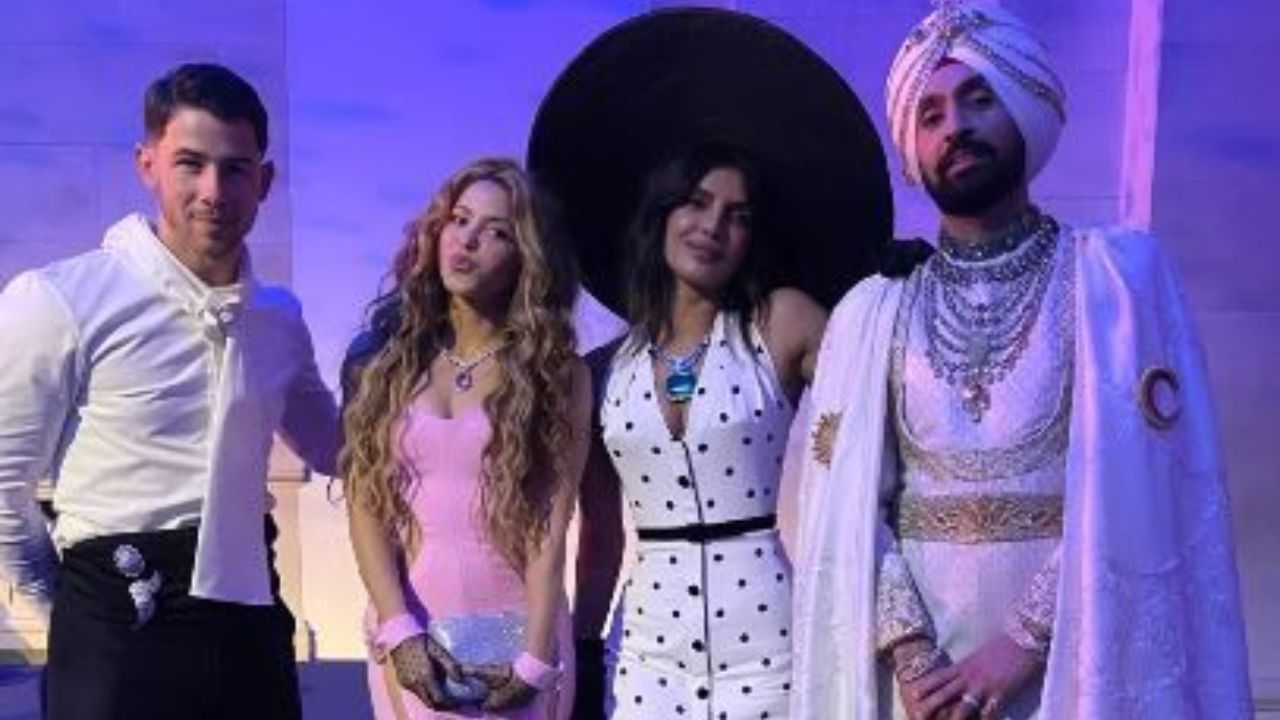 মেট গালায় প্রতিবার নির্দিষ্ট থিম থাকে। সেই থিম অনুযায়ী পোশাক নির্বাচন করতে হয় তারকাদের। এ বছরের থিম 'সুপারফাইন: টেইলরিং ব্ল্যাক স্টাইল'। মূলত দাসপ্রথা নিষিদ্ধের পর কীভাবে আটলান্টিকপ্রবাসী কৃষ্ণাঙ্গরা নিজেদের পরিচয় বিশ্বের সামনে তুলে ধরেছেন, সেটাই থিম। তারকাদের পোশাকেও তাই কৃষ্ণাঙ্গদের ইতিহাস, স্টাইল ও পরিচয় উঠে এসেছে। শোনা যায়, যে ডিজাইনারের পোশাকই বানানো হোক না কেন, অ্যানা উইনটোরের অনুমতি ছাড়া নাকি তা পরাও নিষিদ্ধ।