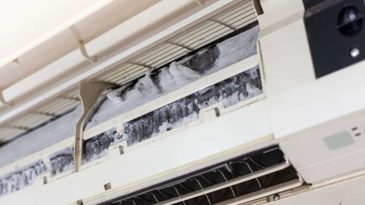 AC Maintenance: ফ্রিজের মতো এসিতেও জমতে পারে বরফ! কী ভাবে বুঝবেন এমনটা হচ্ছে? AC Maintenance: ফ্রিজের মতো এসিতেও জমতে পারে বরফ! কী ভাবে বুঝবেন এমনটা হচ্ছে?