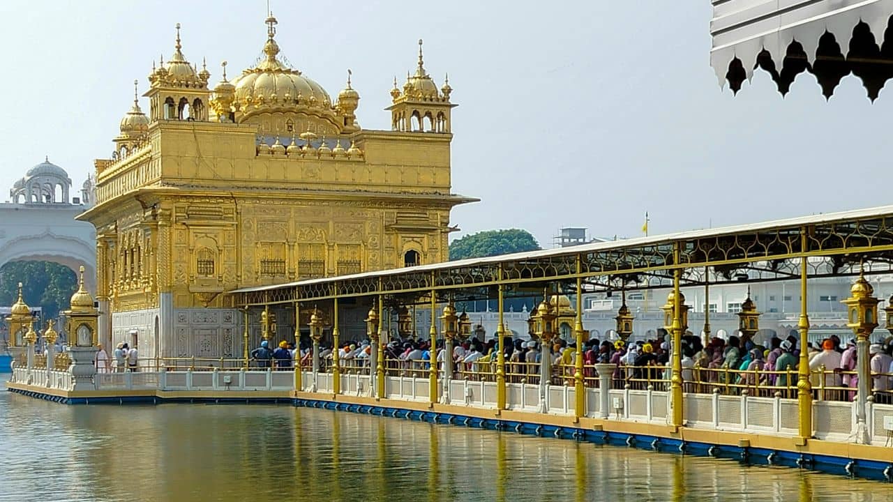 Amritsar Golden Temple: পাকিস্তান হামলা চালাবে, তাই স্বর্ণ মন্দিরের ভিতরে বসানো হয়েছিল এয়ার ডিফেন্স গান? সত্যিটা সামনে আনল সেনাই