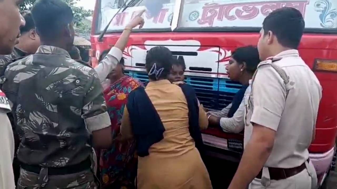 Arambagh Road Accident: আরামবাগে মর্মান্তিক পথ দুর্ঘটনায় মৃত ১, আহত ৫! অবরোধের মাঝে ধস্তাধস্তিতে আহত ২ পুলিশ কর্মী