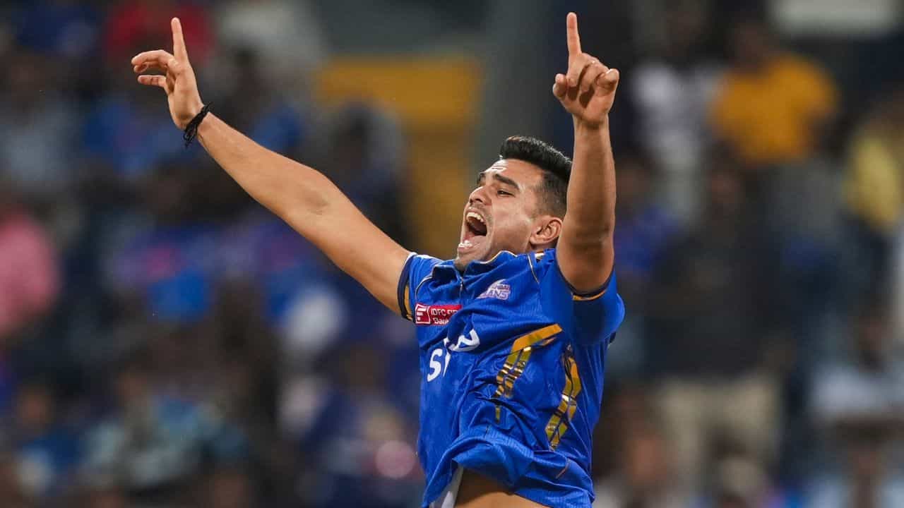 IPL 2025, MI: সচিন-পুত্র অর্জুন তেন্ডুলকরকে 'ভবিষ্যৎ কিংবদন্তি' তকমা, দক্ষতা প্রমাণ করতে পারবেন? IPL 2025, MI: সচিন-পুত্র অর্জুন তেন্ডুলকরকে 'ভবিষ্যৎ কিংবদন্তি' তকমা, দক্ষতা প্রমাণ করতে পারবেন?
