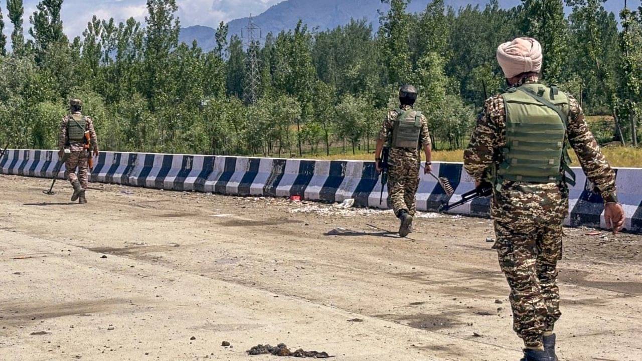 Encounter: আরেক সীমান্তে এবার ভারতীয় সেনার বড় অভিযান শুরু, নিকেশ ১০ জঙ্গি