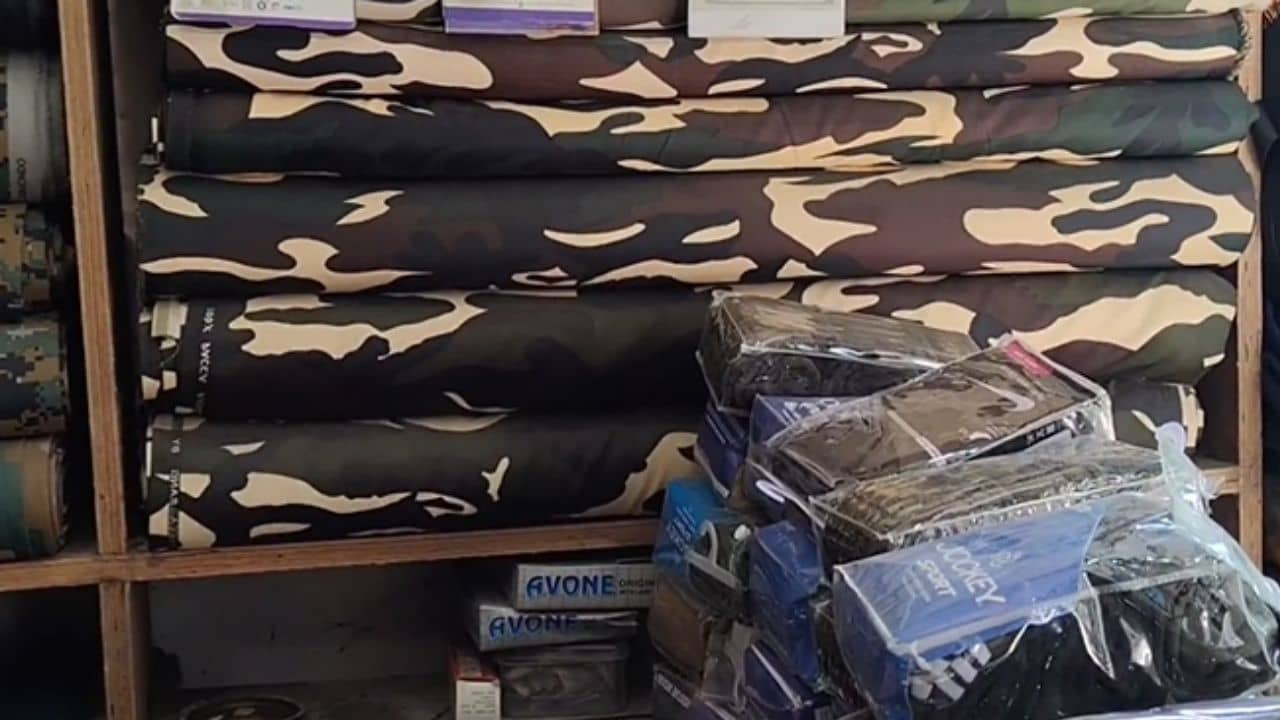 Jalpaiguri: দেদার বিকচ্ছে জলপাই রঙের পোশাক, চিন্তা বাড়ছে প্রশাসনের