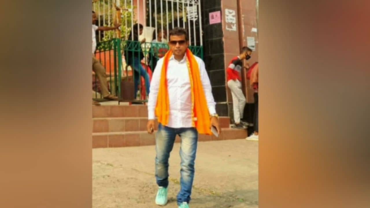 Hooghly: রাফাল নিয়ে পোস্ট! বাড়ি থেকে তুলে নিয়ে গেল পুলিশ