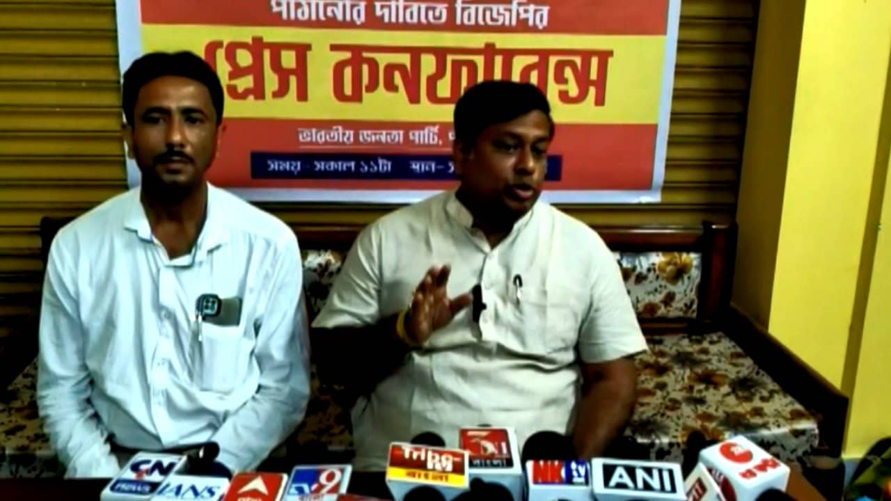 BJP: দ্রুত ফেরত পাঠাতে হবে পাকিস্তানিদের, সব জেলা শাসকের দফতরে অভিযান বিজেপির