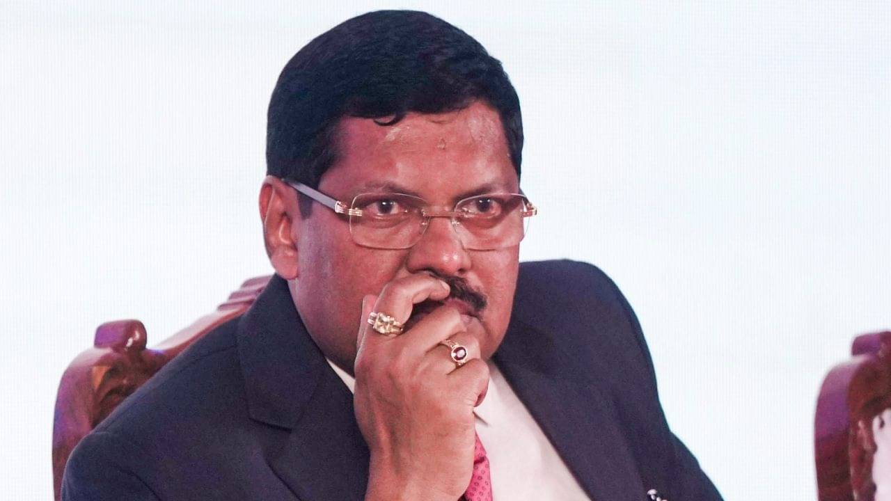 BR Gavai: মেয়াদ মাত্র ৬ মাস, সুপ্রিম কোর্টের প্রধান বিচারপতি পদে শপথ নিলেন বিআর গভাই